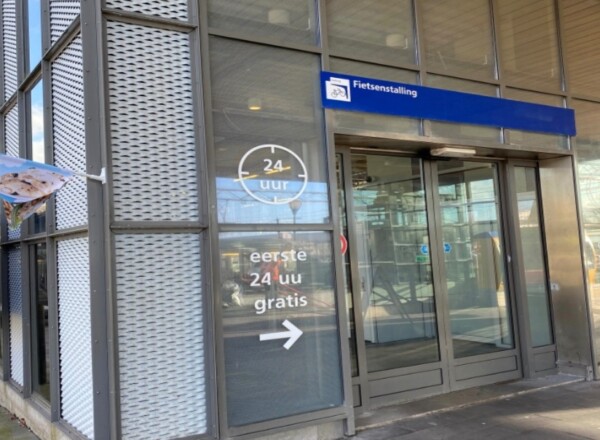 Gratis fietsenstalling 1e 24 uur Parkeergarage Poort van Hoorn (schriftelijke vragen)