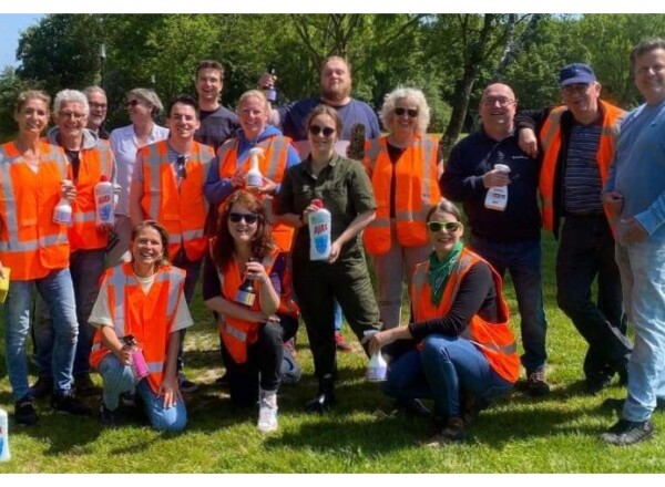 Met raadsleden graffiti poetsen in het Julianapark. Guido Breuker aanwezig namens ÉénHoorn.