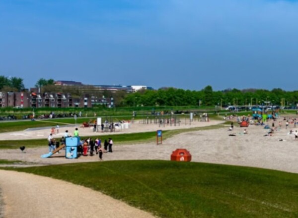 EénHoorn uit zorgen over openbare orde en veiligheid op stadsstrand.